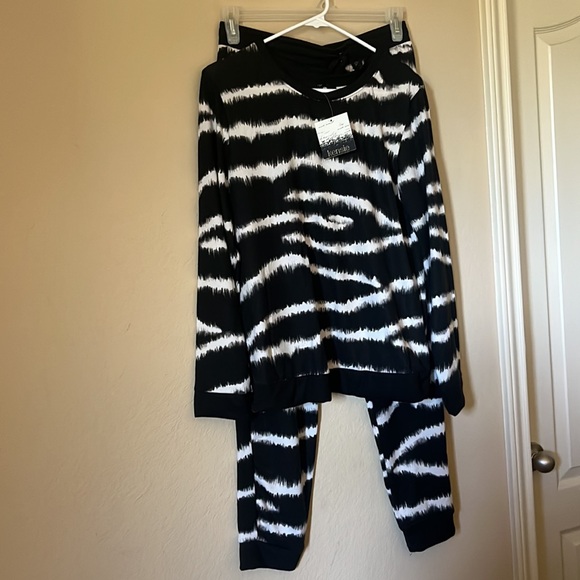 2 piece pajama set - Picture 8 of 8